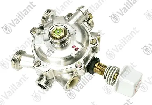 Vaillant Wasserschalter mit mehreren Anschlussmöglichkeiten, metallischer Oberfläche und Griff, zur Regelung von Wasserflüssen in Heizungsanlagen.
